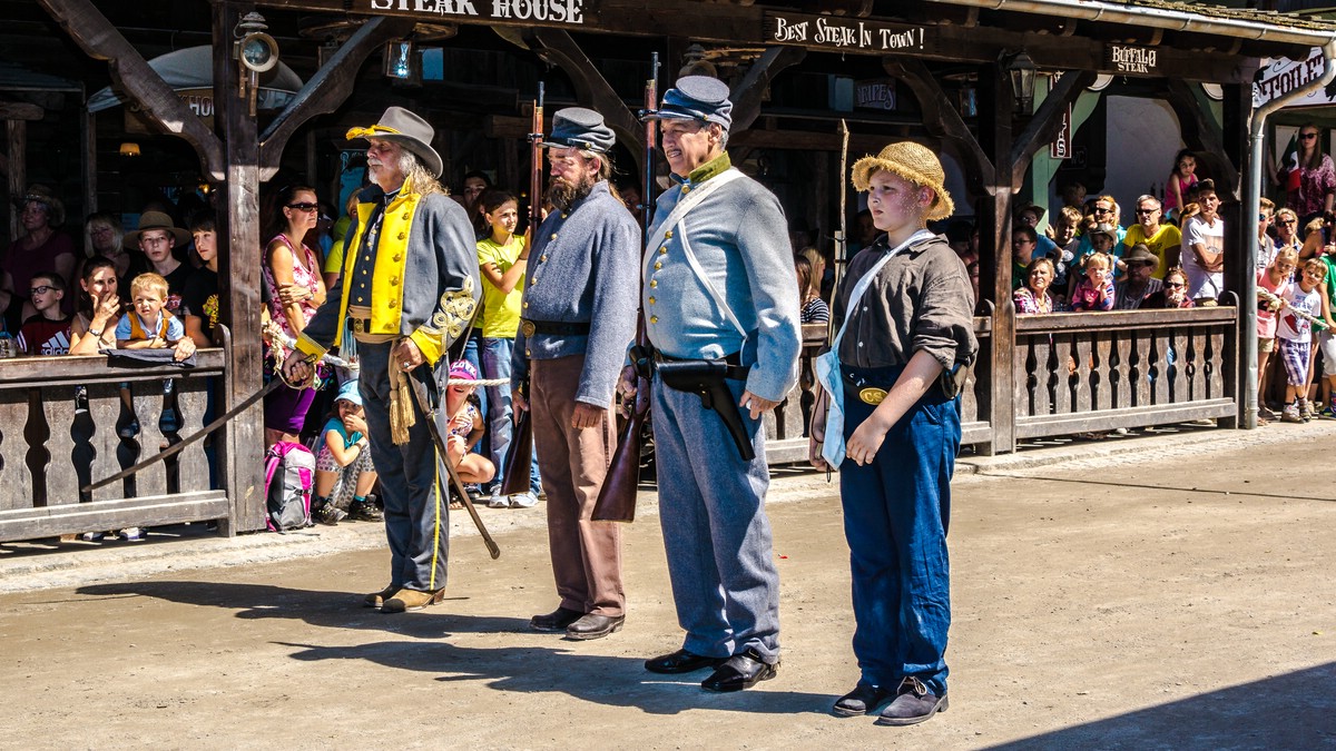 O Fotomagazin / Pullman City 2016